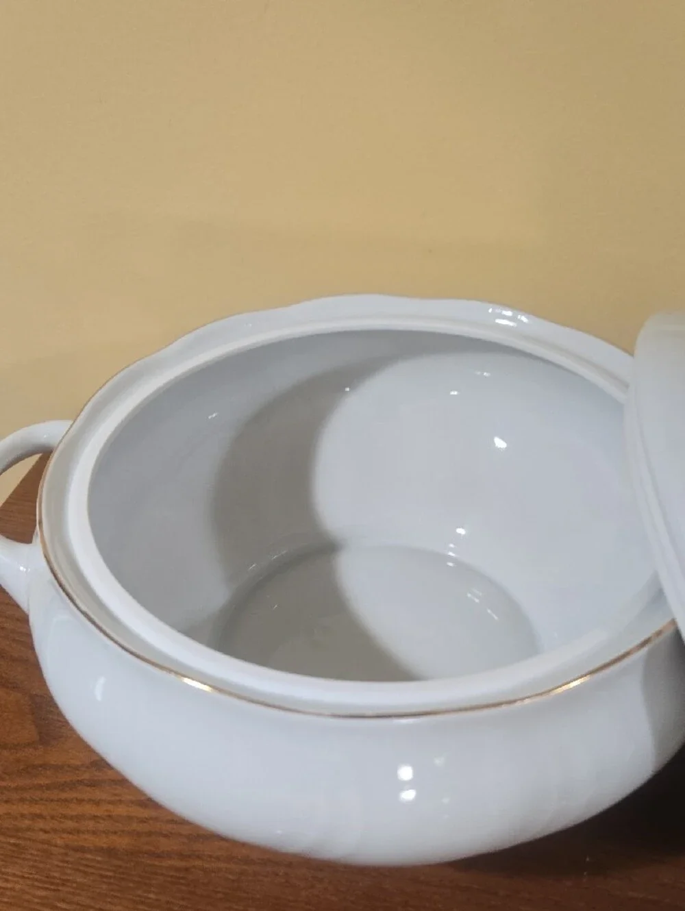 Elegant White Porcelain Soup Tureen with Lid and Side Handles